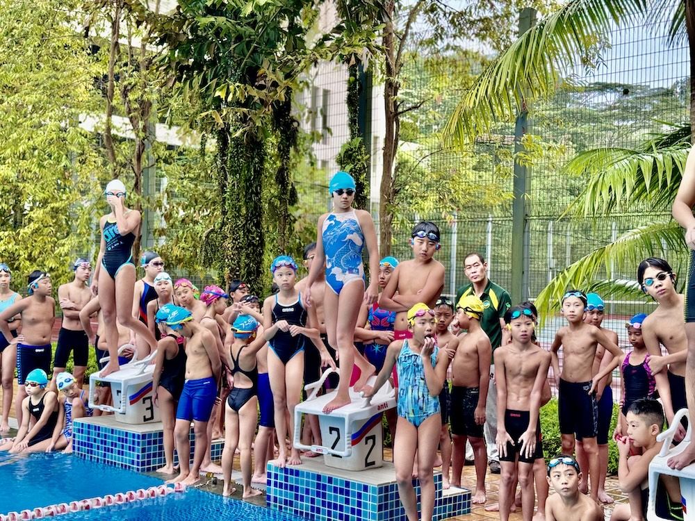 Club squad at a competition